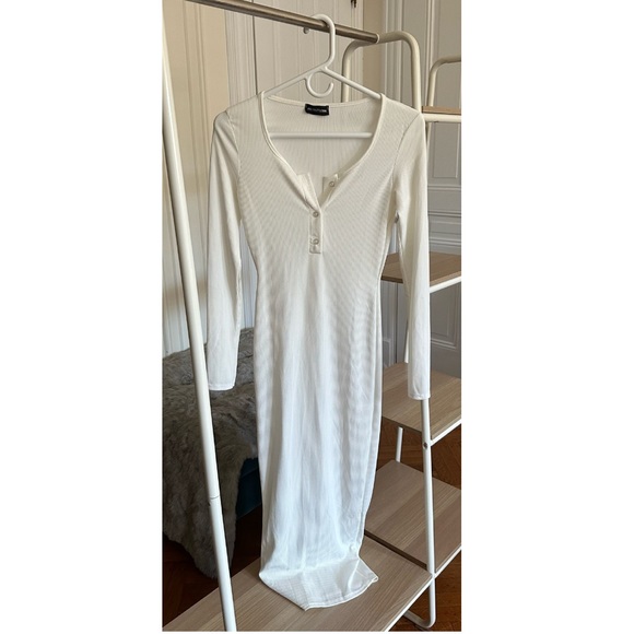 PrettyLittleThing Dresses & Skirts - PrettyLittleThing white long sleeve midi / maxi dress size US 2 ✨ NWOT